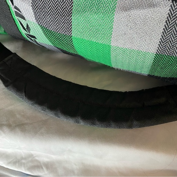 Dakine Medium Duffle Bag Green Plaid Side Pockets Versatile Backpack Travel - Picture 6 of 14